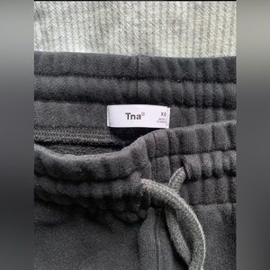 Black jogger Tna